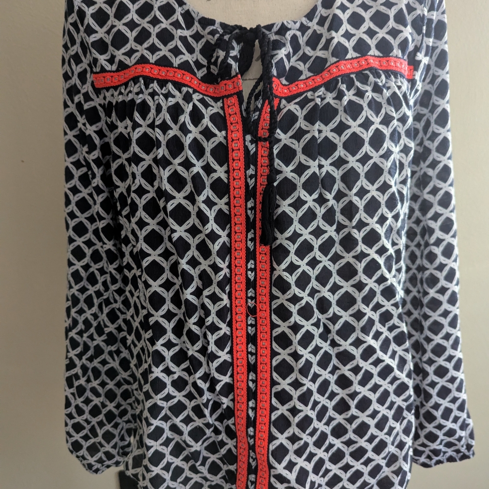 Crown & Ivy Black and White 3/4 Sleeve Tie Front Blouse